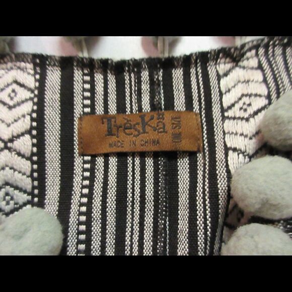 Treska vest with pompon trim OSFM - Picture 5 of 5